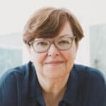 lovinglargelivingsmall_gkvtz8